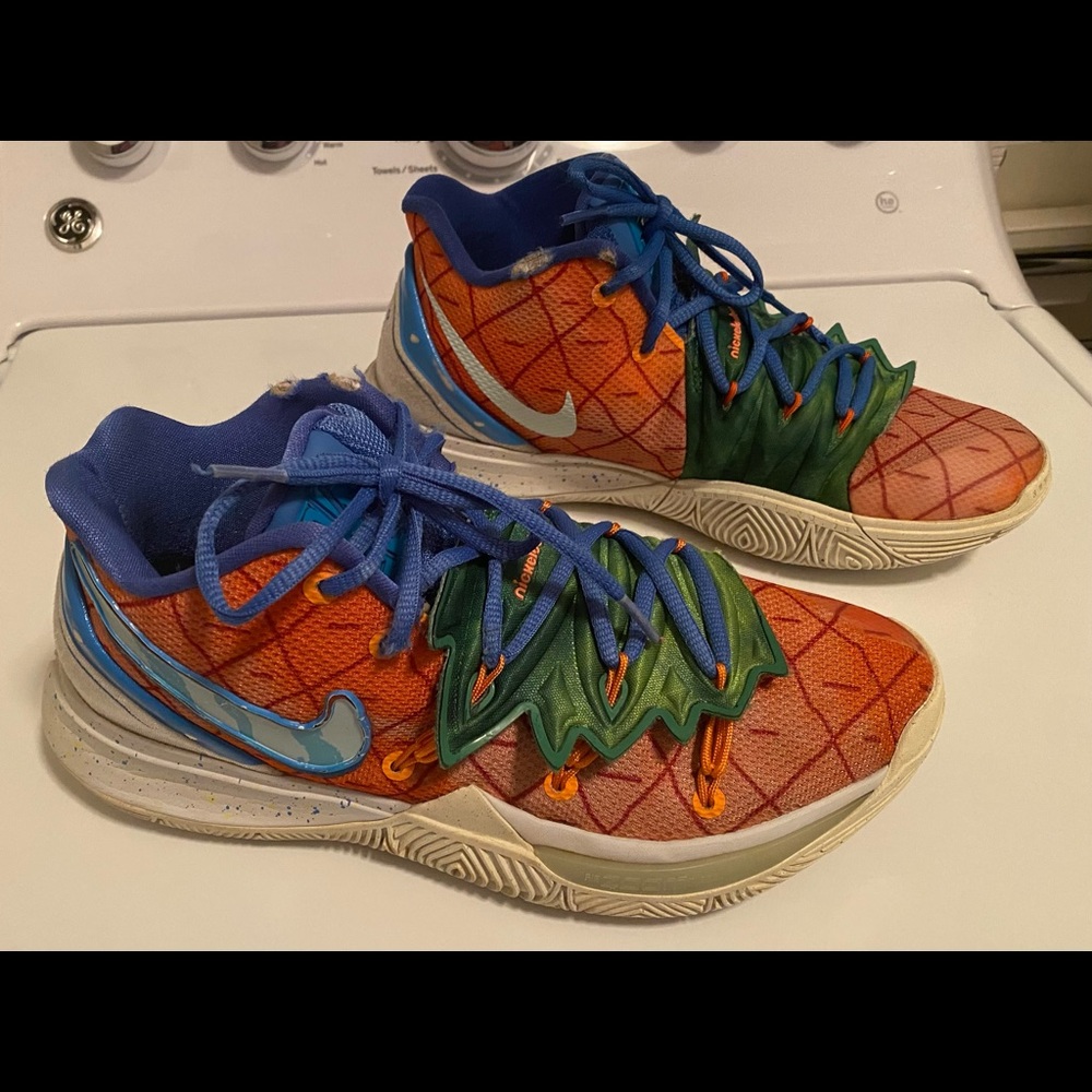 Kyrie Irving SpongeBob Mens tennis shoes